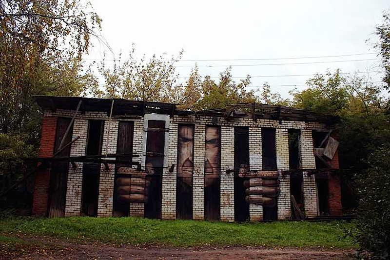 Illustration for article titled Cool graffitis bring old buildings to lifeĀ